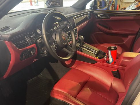 Used 2025 Porsche Macan S image 6