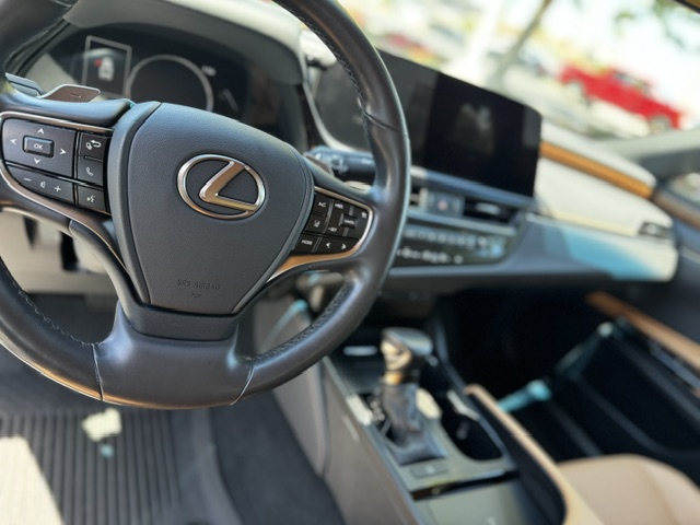Used 2023 Lexus ES 350 w/ Premium Package FWD image 9