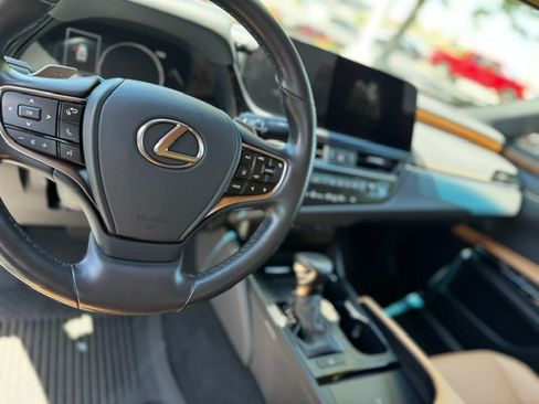 Used 2023 Lexus ES 350 w/ Premium Package FWD image 9