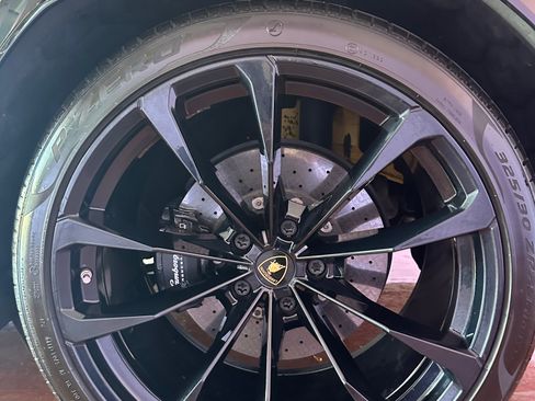 Used 2019 Lamborghini Urus image 9