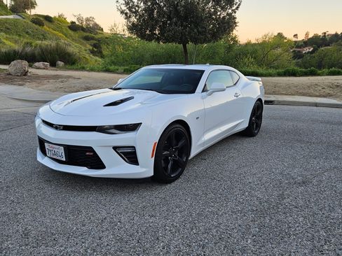 Used 2017 Chevrolet Camaro SS image 2