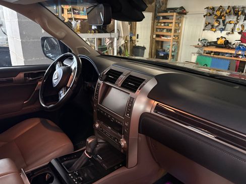 Used 2021 Lexus GX 460 Premium image 2