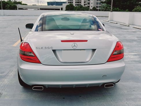 Used 2009 Mercedes-Benz SLK 300 image 4