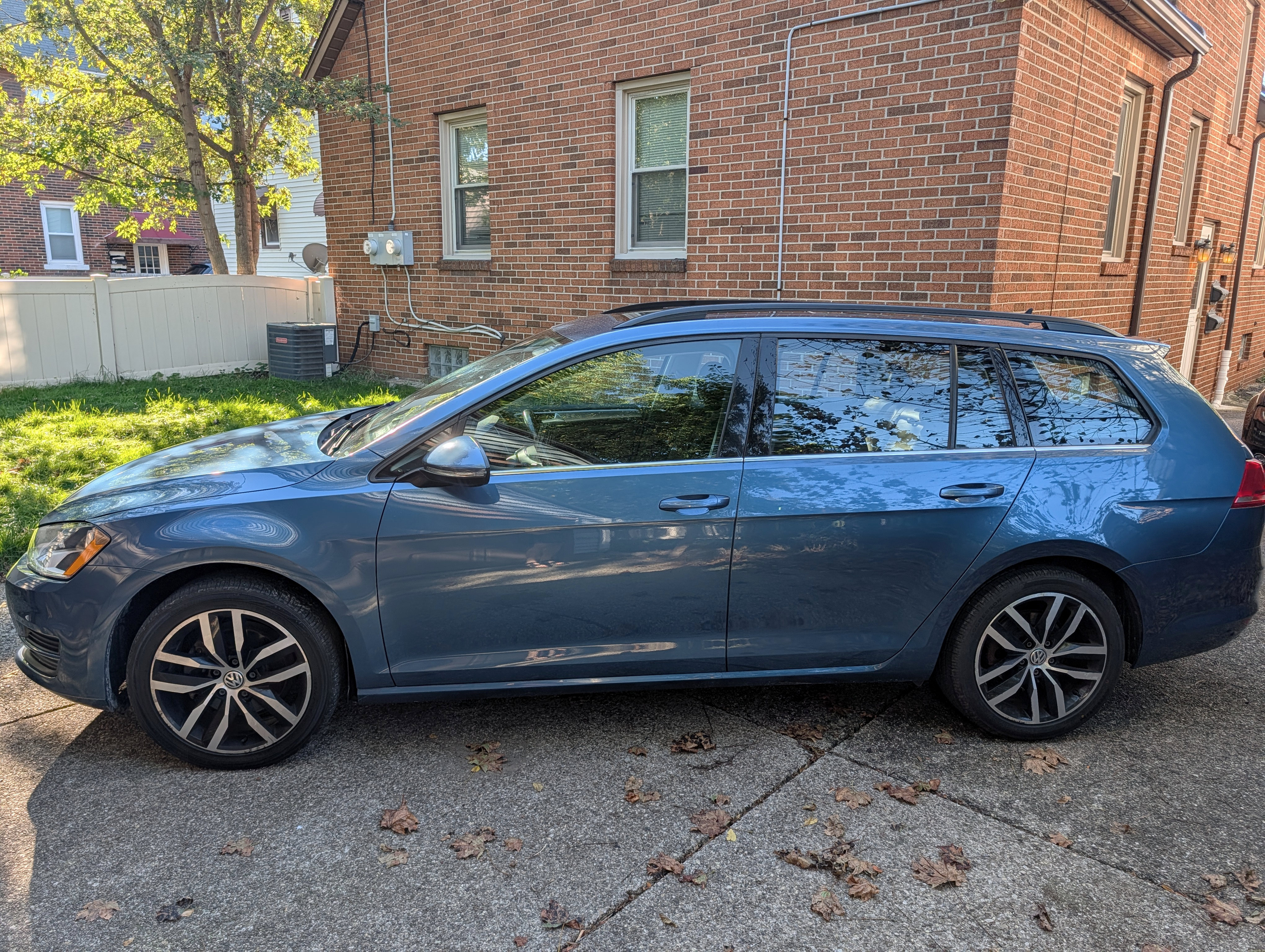 Used 2016 Volkswagen Golf Limited Edition FWD image 8