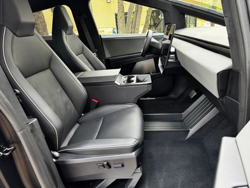 Used 2025 Tesla Cybertruck AWD Crew Cab image 27