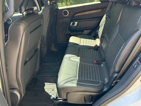 Used 2020 Land Rover Discovery HSE Luxury image 24