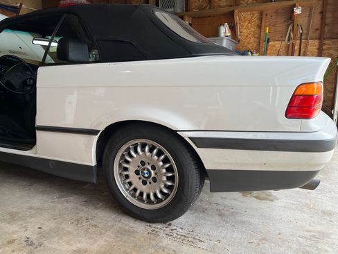Used 1994 BMW 318i Convertible RWD image 11