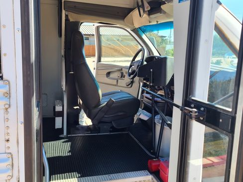 Used 2004 Chevrolet Express 3500 w/ School Bus Package image 11