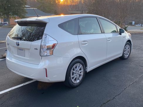 Used 2013 Toyota Prius V Five image 5