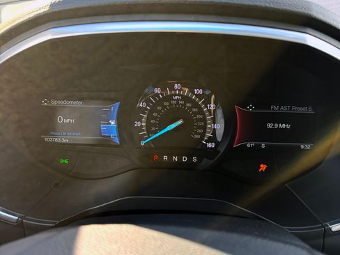 Used 2018 Ford Edge Titanium w/ Technology Package image 9