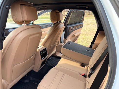 Used 2023 Porsche Cayenne image 17