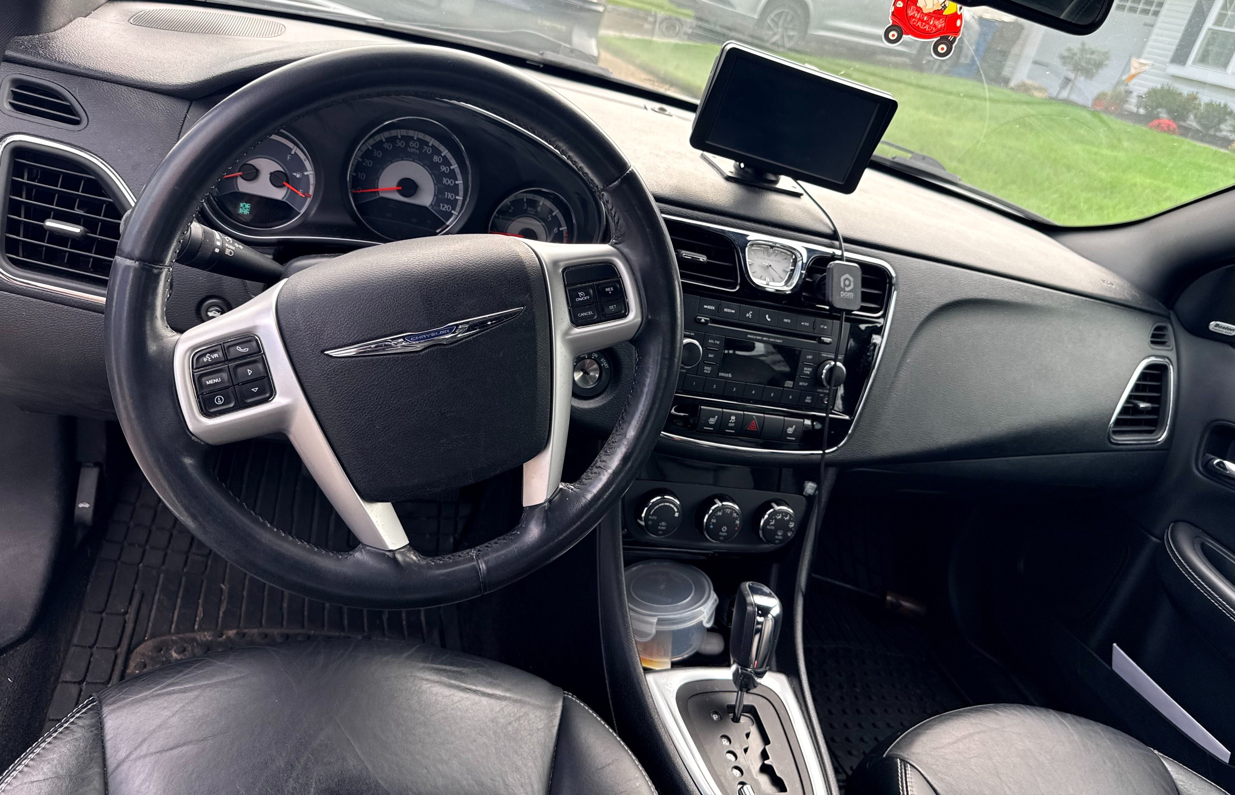 Used 2013 Chrysler 200 Limited FWD image 9