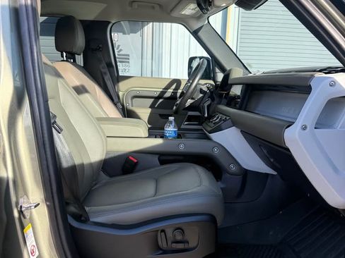 Used 2024 Land Rover Defender 110 S image 6