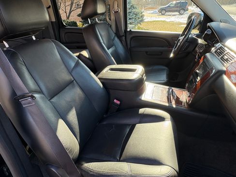 Used 2014 Chevrolet Suburban LTZ image 6