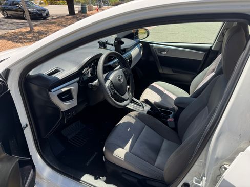 Used 2015 Toyota Corolla LE FWD image 4