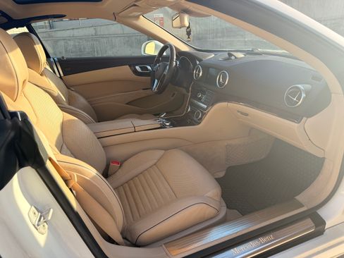 Used 2014 Mercedes-Benz SL 550 image 10
