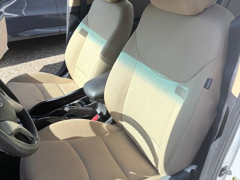 Used 2013 Hyundai Elantra GLS FWD image 12