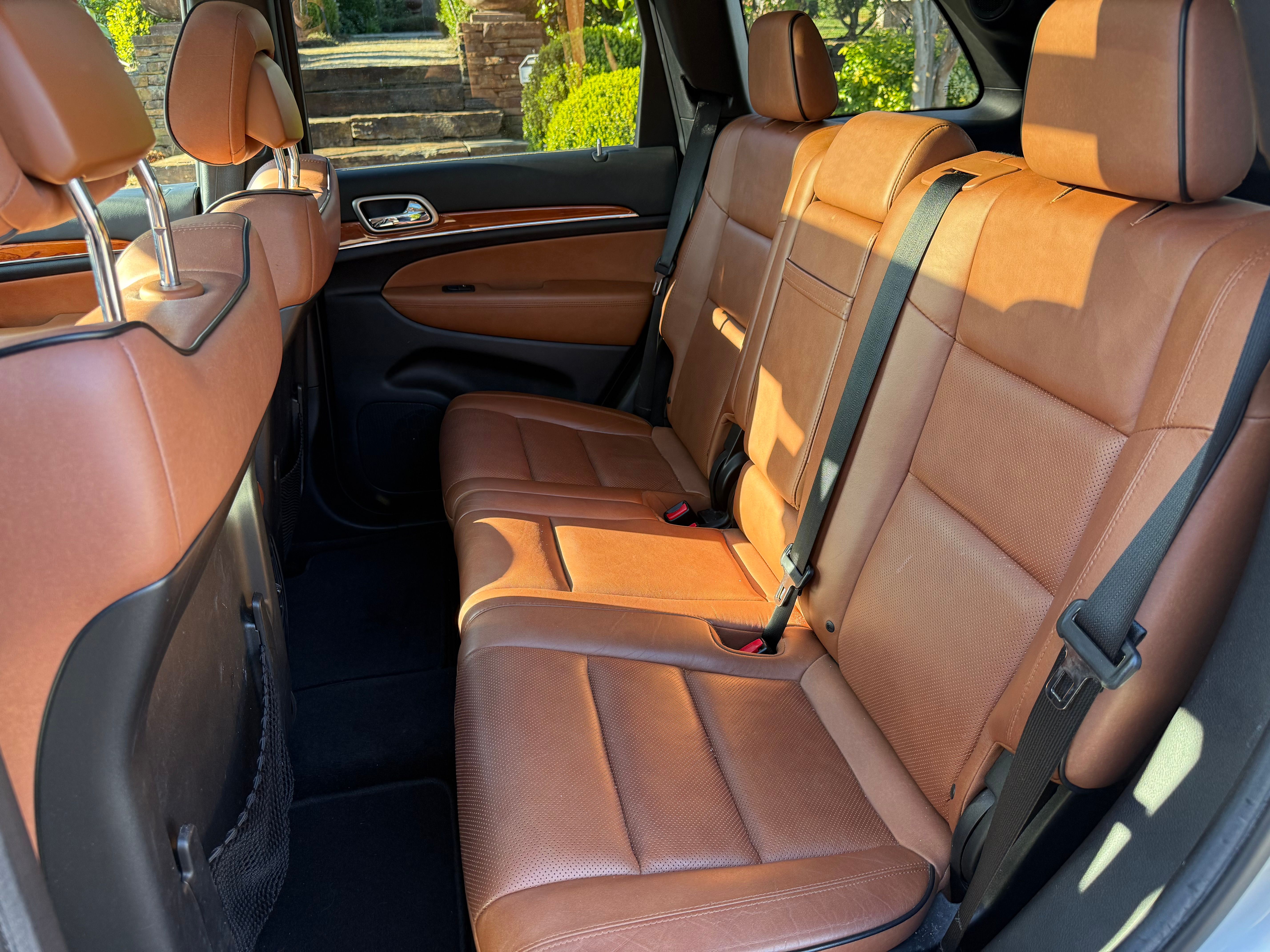 Used 2013 Jeep Grand Cherokee Overland AWD/4WD image 10