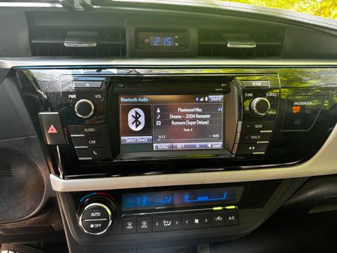 Used 2015 Toyota Corolla LE image 19