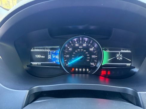 Used 2019 Ford Explorer XLT w/ Equipment Group 202A AWD/4WD image 13