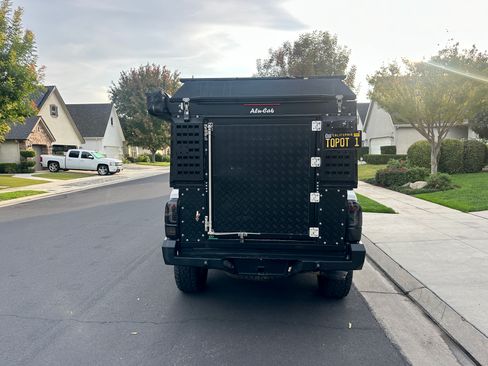 Used 2017 Toyota Tacoma TRD Off-Road image 8