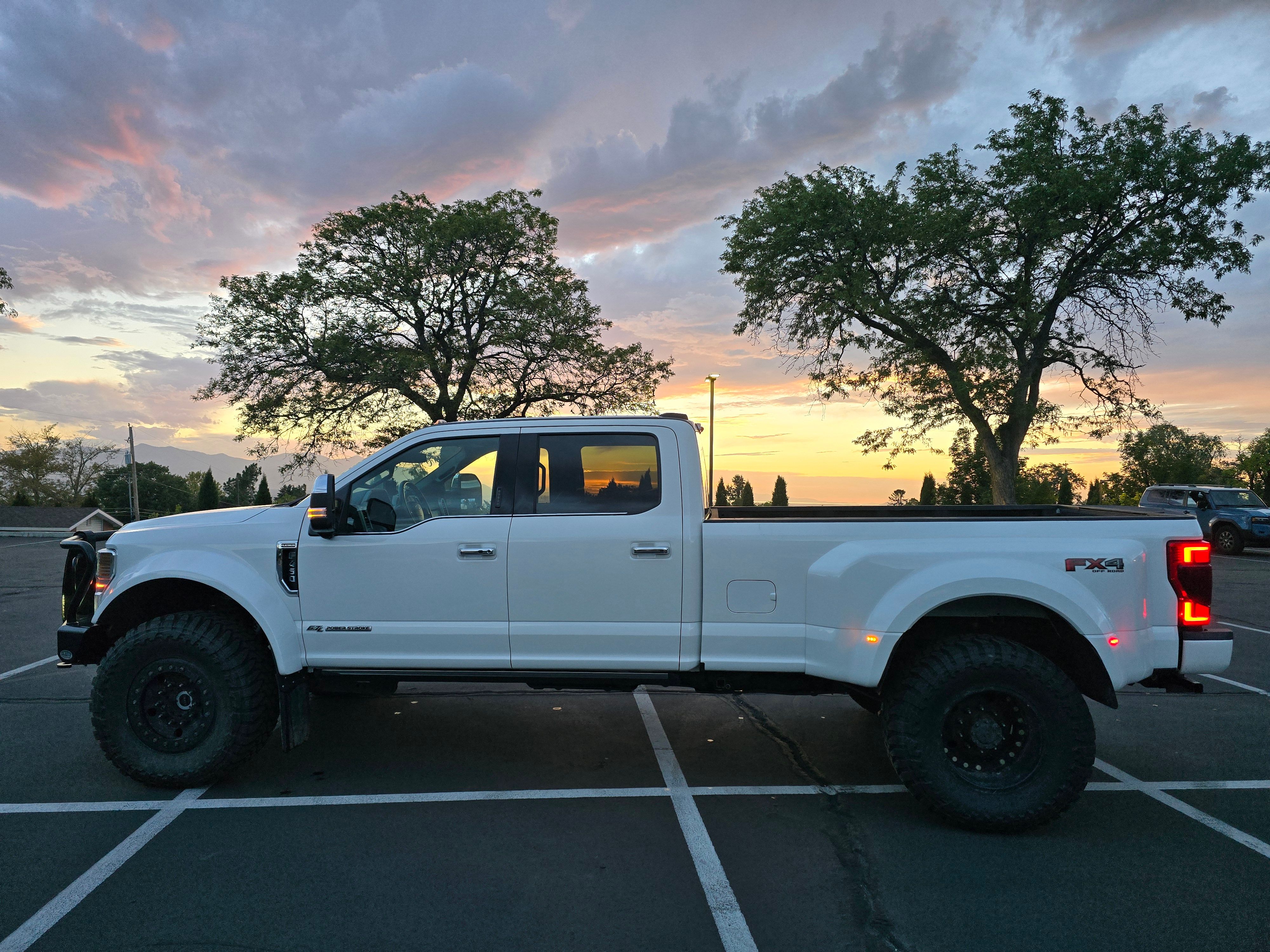 Used 2020 Ford F450 Platinum w/ FX4 Off-Road Package AWD/4WD image 17