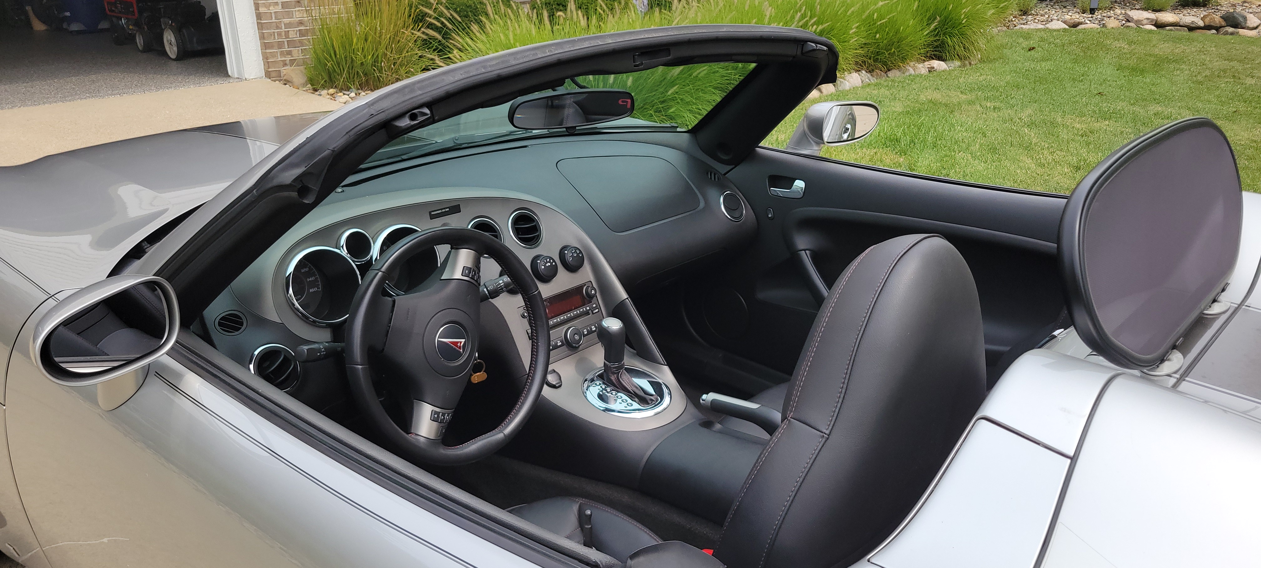 Used 2007 Pontiac Solstice GXP w/ Premium Package RWD image 10