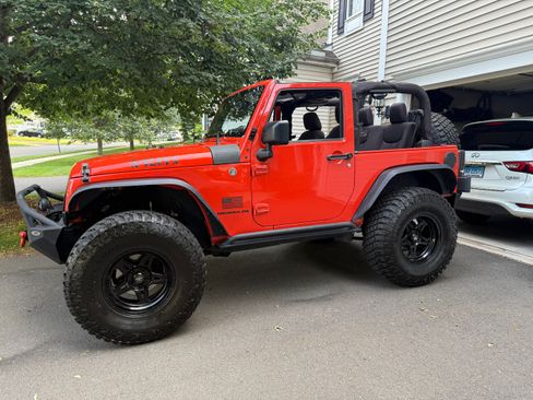 Used 2015 Jeep Wrangler Sport image 2