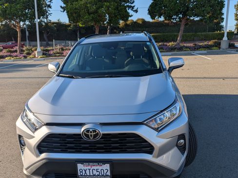 Used 2021 Toyota RAV4 XLE image 2