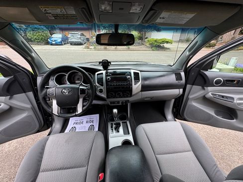 Used 2012 Toyota Tacoma 4x4 Double Cab w/ SR5 Pkg image 11