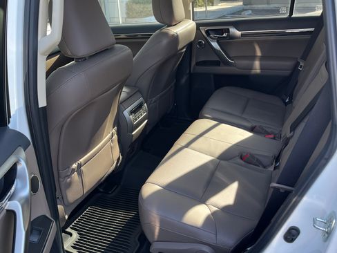 Used 2023 Lexus GX 460 Luxury image 9
