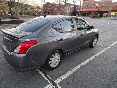 Used 2019 Nissan Versa S Plus image 9