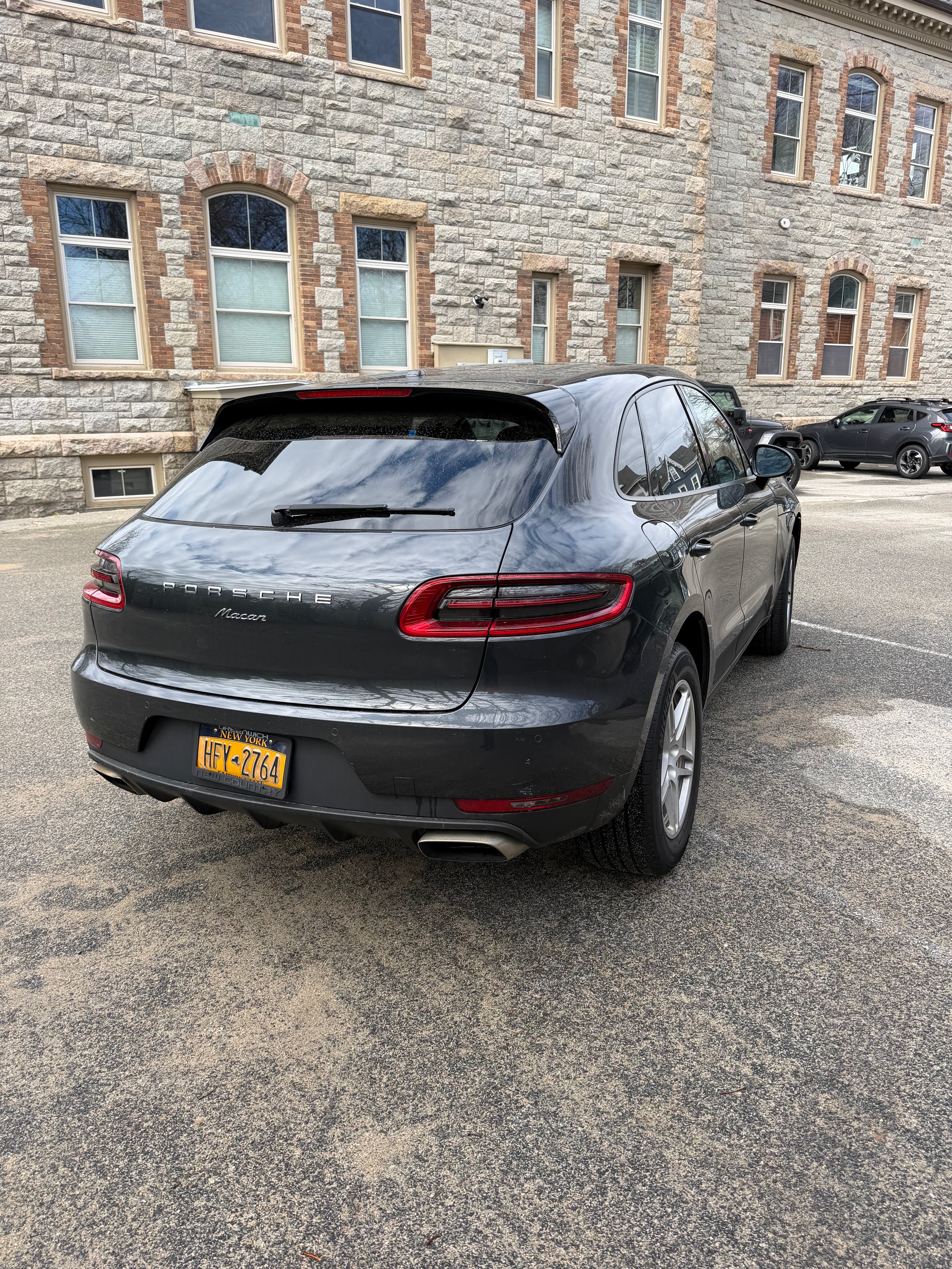 Used 2018 Porsche Macan Sport Edition AWD/4WD image 9