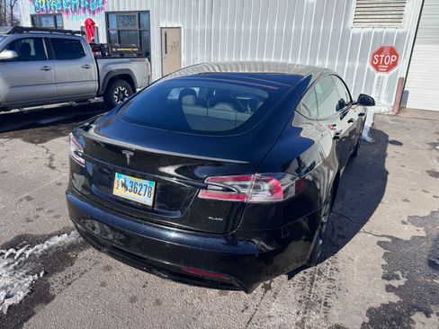 Used 2022 Tesla Model S Plaid image 17