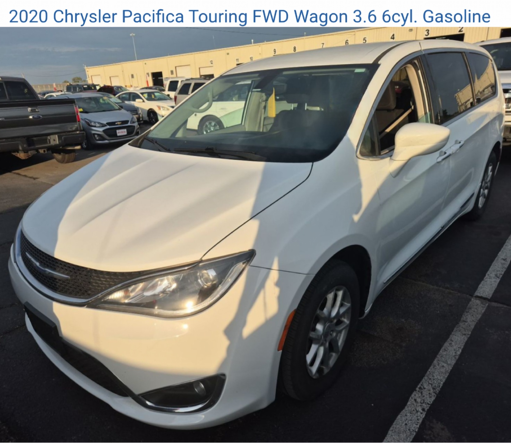 Used 2020 Chrysler Pacifica Touring FWD image 1