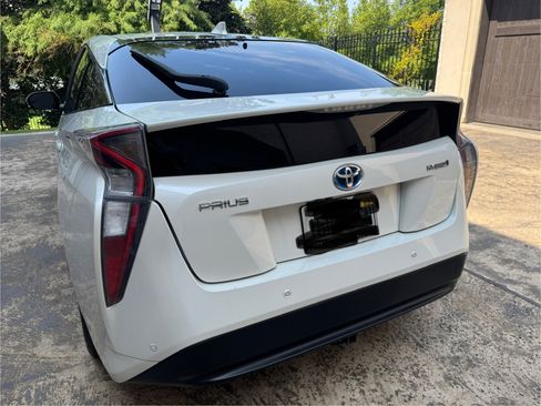 Used 2017 Toyota Prius Two image 9