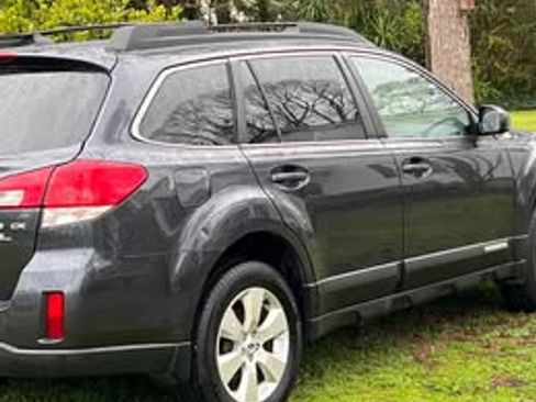 Used 2012 Subaru Outback 2.5i Limited w/ Moonroof Pkg image 2