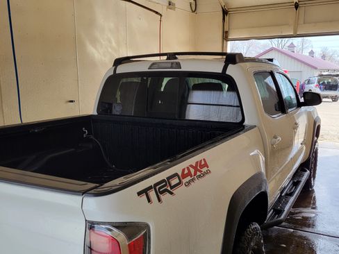 Used 2021 Toyota Tacoma TRD Off-Road image 11