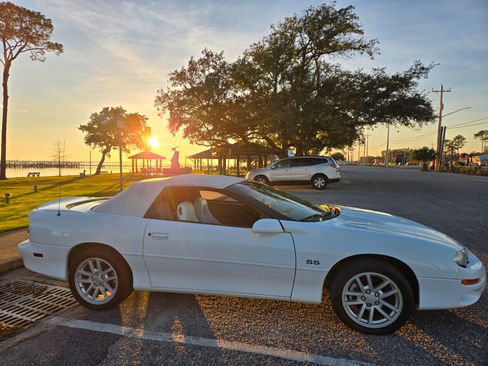 Used 1999 Chevrolet Camaro Z28 w/ SS Performance/Appearance Pkg image 1