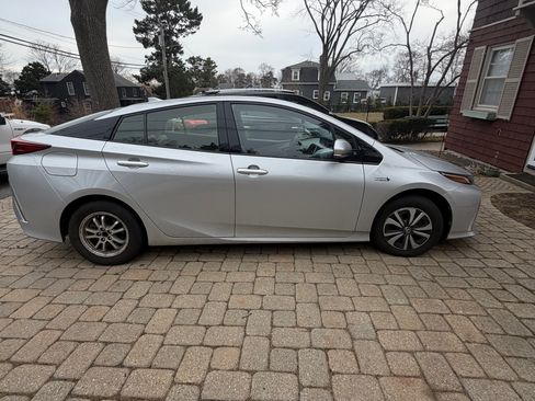 Used 2017 Toyota Prius Prime Plus w/ Carpet Mat Package image 1