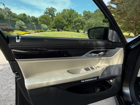 Used 2017 BMW 750i RWD image 18