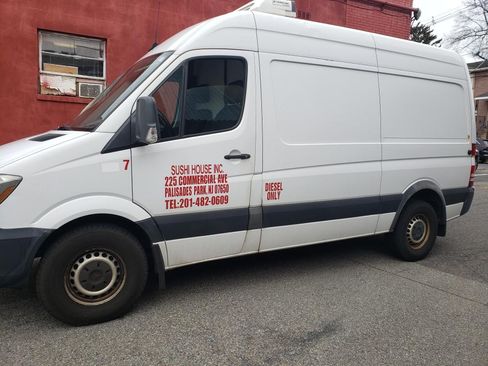 Used 2017 Mercedes-Benz Sprinter 2500 image 1