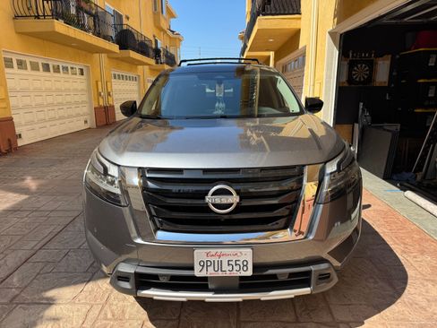 Used 2024 Nissan Pathfinder SL w/ SL Premium Package image 8