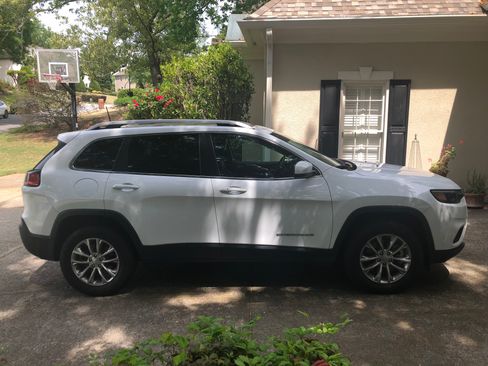 Used 2021 Jeep Cherokee Latitude Lux w/ Sun & Sound Group AWD/4WD image 1