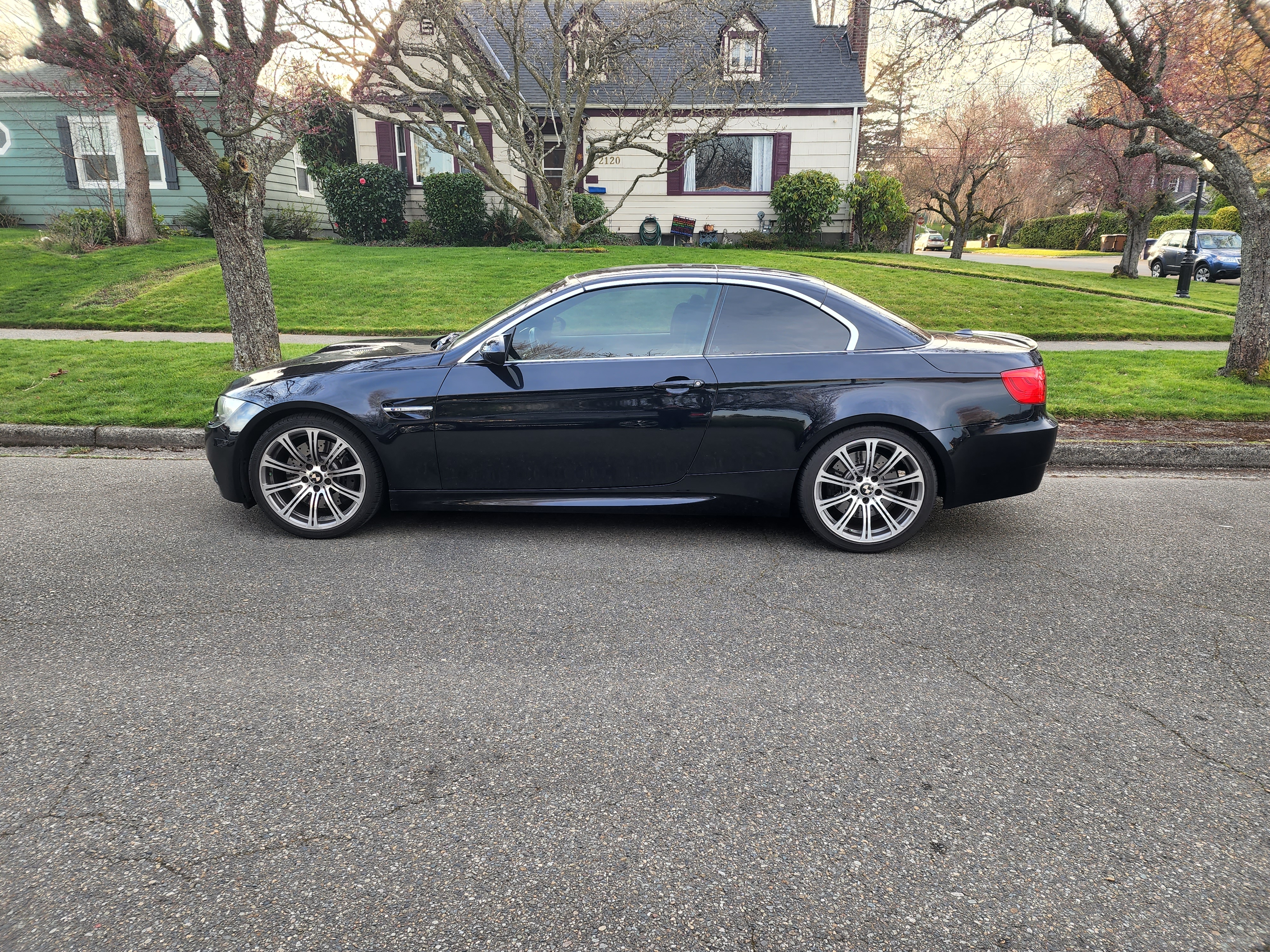 Used 2011 BMW M3 Convertible RWD image 2