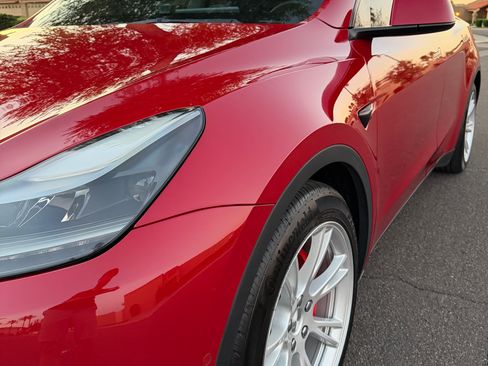 Used 2022 Tesla Model Y Performance image 9