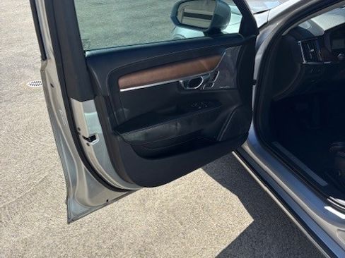 Used 2018 Volvo S90 T6 Inscription image 13
