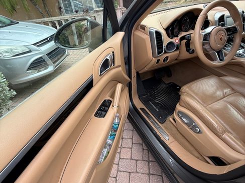 Used 2016 Porsche Cayenne image 10