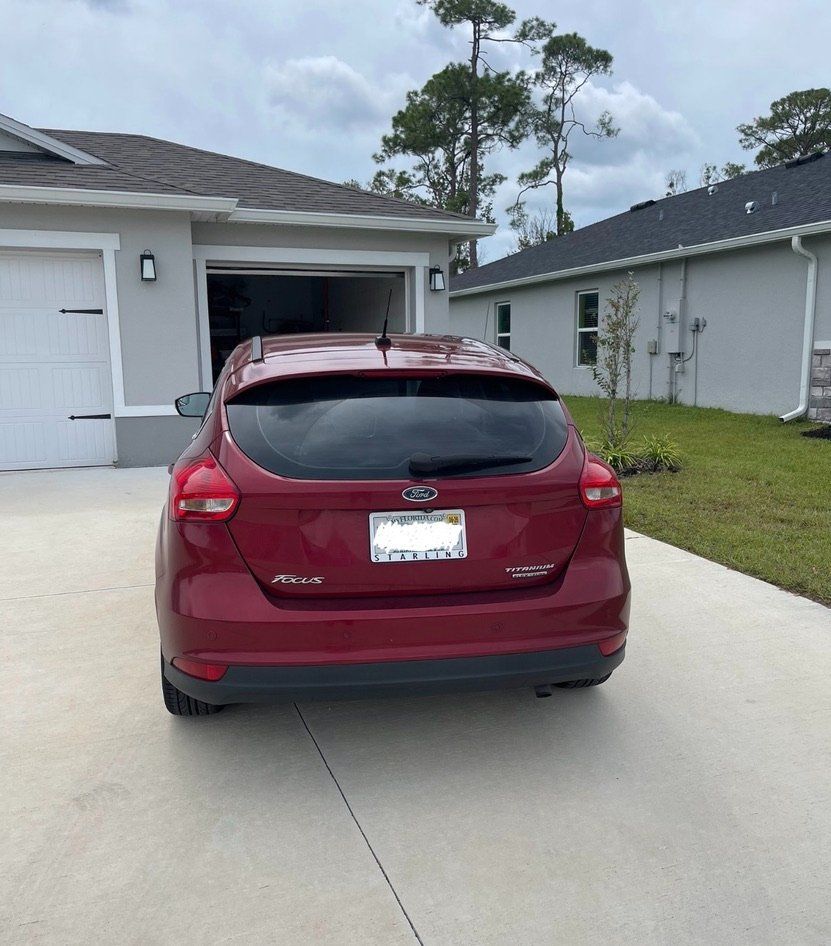 Used 2015 Ford Focus Titanium FWD image 6