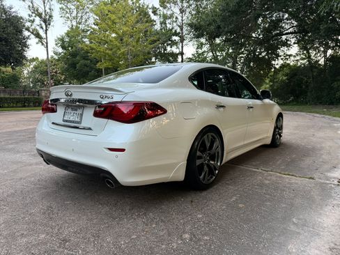 Used 2019 INFINITI Q70 Luxe w/ Sport Package RWD image 9